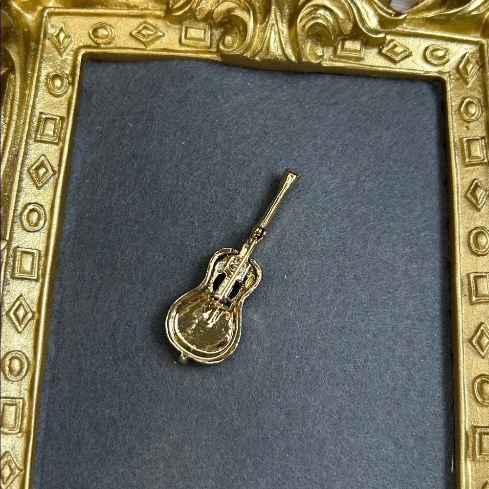 N/A elegant gold